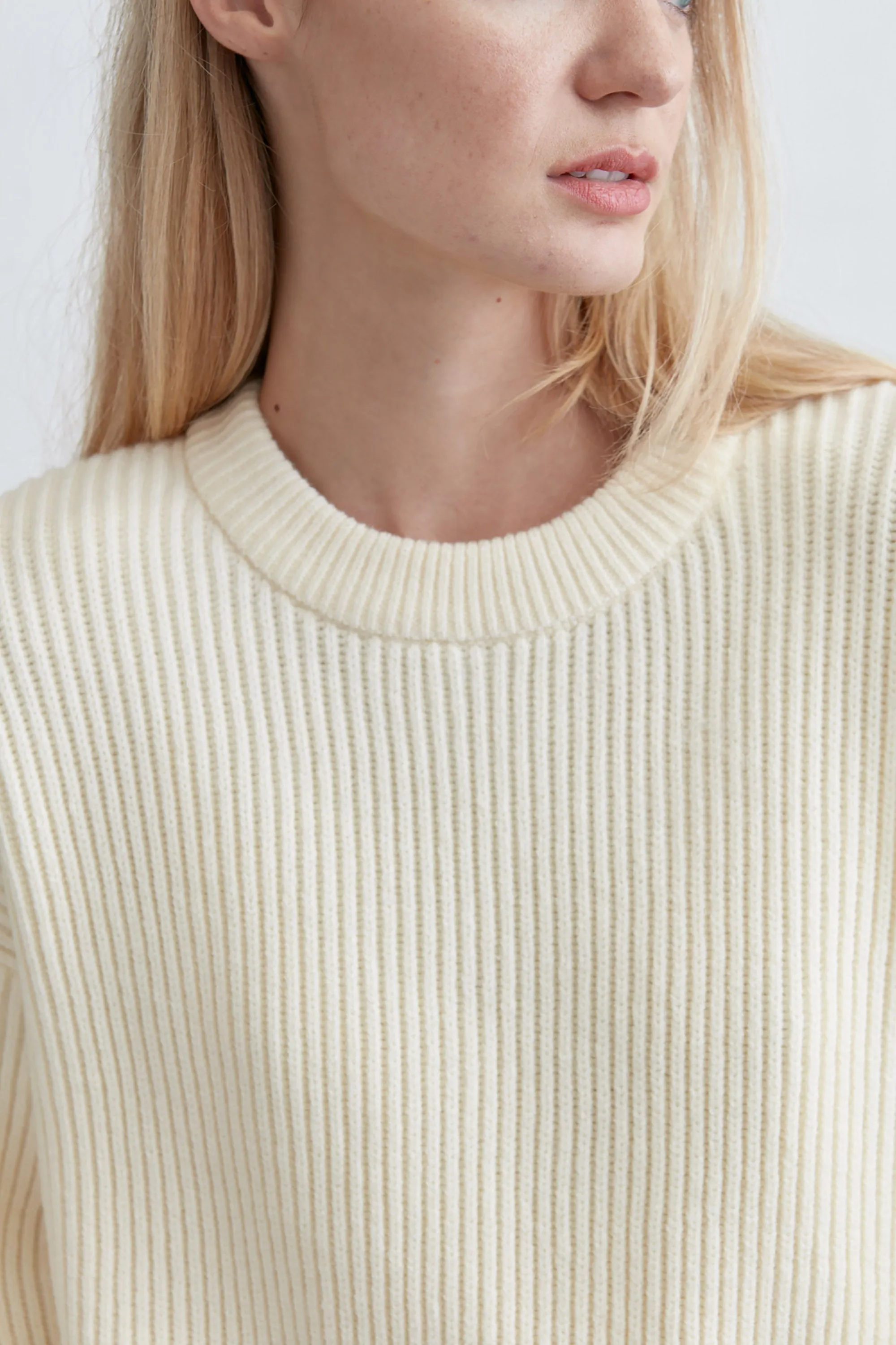 OVERSIZED CREWNECK SWEATER